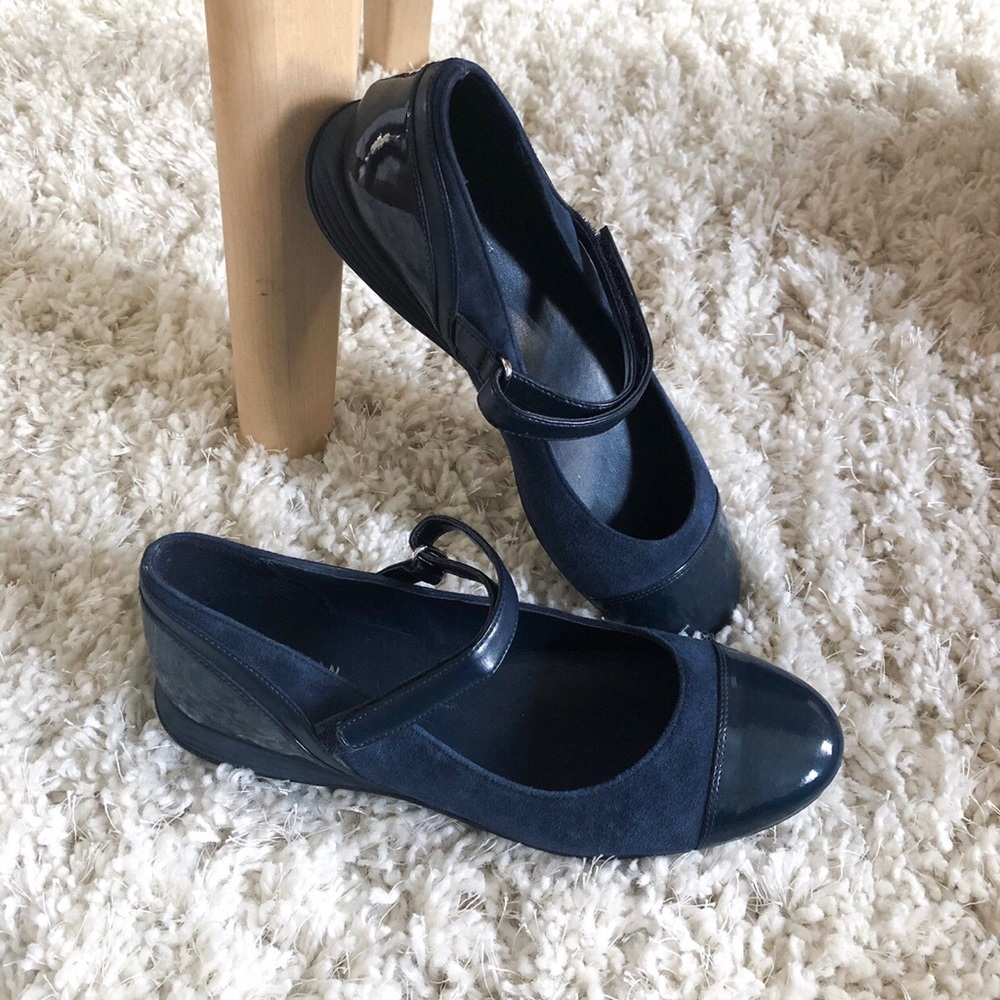 Cole Haan Mary Jane Flat Navy Blue. Size 6